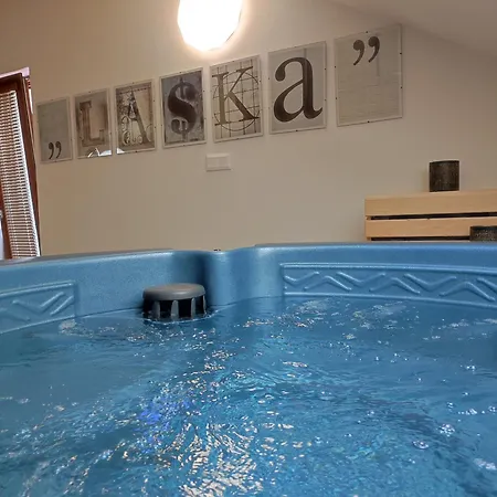 Wellness S Virivkou A Saunou Apartment *