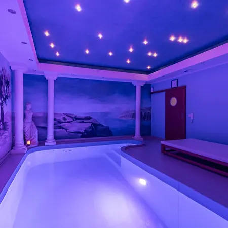 Wellness S Virivkou A Saunou Apartment