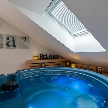 Wellness S Virivkou A Saunou Apartment *