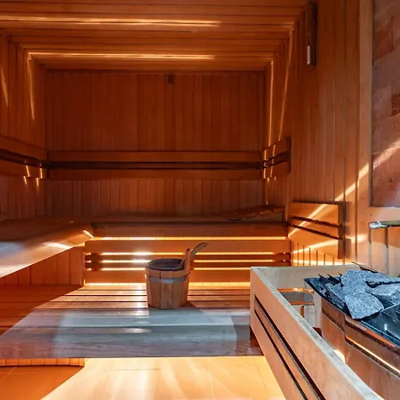 Wellness S Virivkou A Saunou Apartment